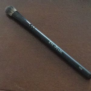 Eve Pearl Shadow Brush 103